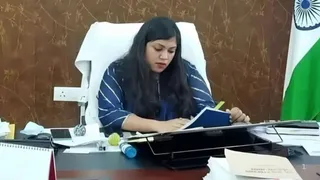 डीएम मेधा रूपम के दरबार पहुंच उद्यमी। फाइल फोटो