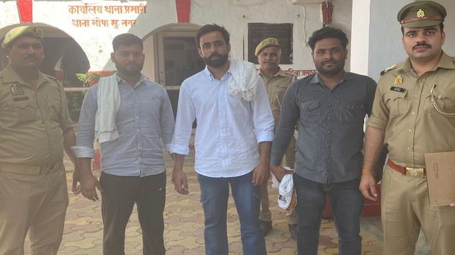 100 रुपये का लालच देकर पढ़वाई गई नमाज, वीडियो वायरल; मतांतरण की साजिश में तीन गिरफ्तार
