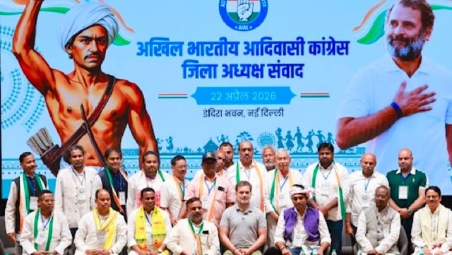 राहुल गांधी का मंत्र:'आदिवासी समाज को संगठन से जोड़ें', दिल्ली में बलमुचू ने सौंपी झारखंड की सियासी रिपोर्ट
