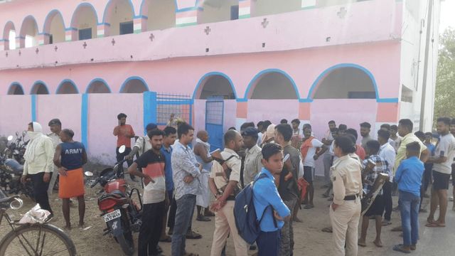 Rohtas School Meat Case: क्लासरूम में थैलियों में मिला संदिग्ध मांस, प्रिंसिपल समेत 5 शिक्षक सस्पेंड, जांच में बड़ा खुलासा
