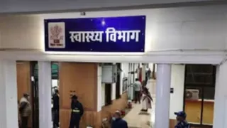बिहार में स्वास्थ्य विभाग का अजीबोगरीब कारनामा, फरार फर्जी नर्सों का कर दिया ट्रांसफर
