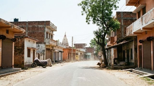 सारण में भीषण गर्मी का कहर जारी, दोपहर में सड़कों पर सन्नाटा; लोग घरों में रहने को मजबूर
