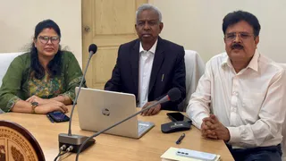 गुरुवार को झारखंड एकेडमिक काउंसिल (JAC) के अधिकारी वार्षिक माध्यमिक परीक्षा 2026 परिणाम घोषित करते हुए।