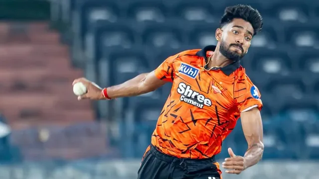 पापा-दीदी की कड़ी मेहनत देख क्रिकेटर बनने की ठानी, पहले ओवर में 3 विकेट चटकाकर IPL सनसनी बने Praful Hinge