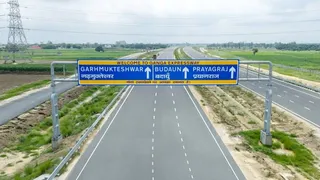 बदायूं की सीमा से गुजरा गंगा एक्सप्रेसवे। स्रोत यूपीडा
