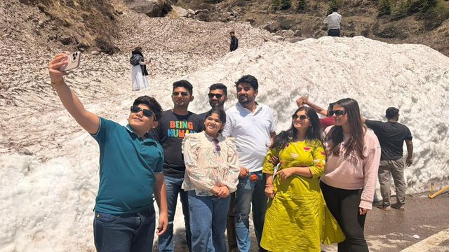 सूनी पड़ी उत्तराखंड की माणा वैली में लौटी रौनक, सैलानियों को लुभा रहे 'Icebergs'