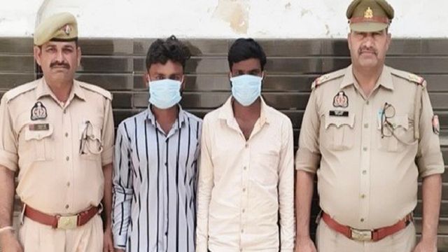 दो युवकों ने दोस्त को गला दबाकर मार डाला, शराब पीने के दौरान मां व पत्नी पर टिप्पणी के बाद हुआ था विवाद 
