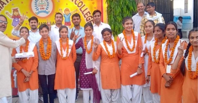 UP Board 12th Topper 2026: फतेहपुर में आर्या ने जिले में लहराया परचम, 92.80% अंकों के साथ बनीं टॉपर
