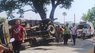 कुडू में दुर्घटनाग्रस्त वाहन। (जागरण)