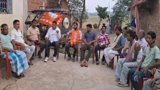 पाकुड़ में मन की बात सुनने की तैयारी में भाजपा कार्यकर्ता।