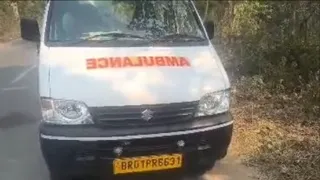 बीच रास्ते एंबुलेंस का तेल खत्म