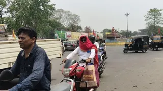 ओडिशा में आसमान से बरस रही आग
