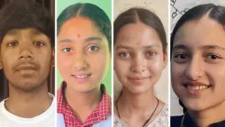 सौरभ कुमार, हिमानी पपनै, दीपा और कनिका जोशी।
