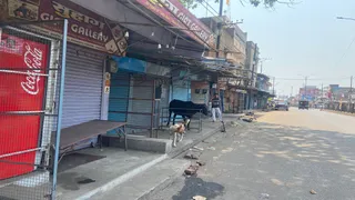 धनबाद-बोकारो सड़क चालू करने की मांग को लेकर केंदुआ में बंद का नजारा। (फोटो जागरण)