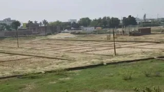 प्रयागरा में फर्जीवाड़ा कर तालाब की जमीन को बेच दी गई।