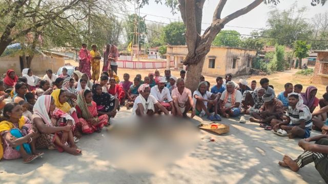 लोहरदगा में 2 साल बाद 23 आदिवासियों ने की सरना धर्म में वापसी, आदिवासी रीति-रिवाज से हुआ अनुष्ठान
