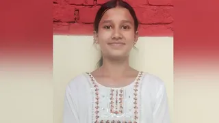 एसबीएम स्कूल की मेधावी छात्रा दीपांशी सामंत।