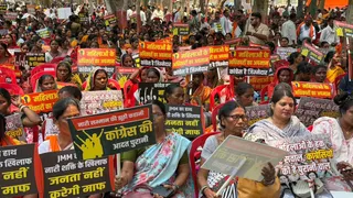 महिला आरक्षण विधेयक पर मोरहाबादी मैदान से अल्बर्ट एक्का चौक तक निकली आक्रोश रैली। (फोटो: जागरण)