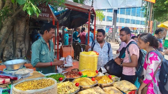 प्रधानमंत्री मोदी की झालमुड़ी चर्चा का असर हरिद्वार में, स्ट्रीट फूड बना आकर्षण का केंद्र
