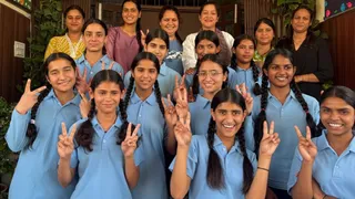 बोर्ड परीक्षा में शत प्रतिशत सफलता हासिल कर खुशी मनाती नेताजी सुभाष चंद्र बोस आवासीय छात्रावास की छात्राएं व स्टाफ। जागरण