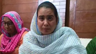 हलका विधायक नरिंदर कौर भराज मीडिया से बातचीत करते हुए।