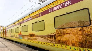 भारत गौरव ट्रेन से करें 8 धार्मिक स्थानों का भ्रमण, कोच के अंदर मिलेगा मंदिर जैसा माहौल