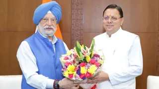 नई दिल्ली स्थित कर्तव्य भवन में मुख्यमंत्री पुष्कर सिंह धामी केंद्रीय पेट्रोलियम एवं प्राकृतिक गैस मंत्री हरदीप सिंह पुरी से भेंट करते हुए।