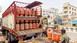 51.8 लाख घरेलू एलपीजी सिलेंडर एक दिन में वितरित
