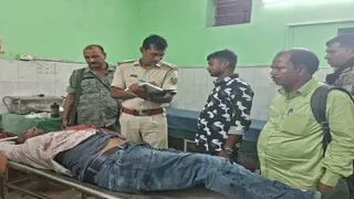 Sealdah Railway Station Master पिंटू रवानी का बयान लेती देवघर पुलिस।