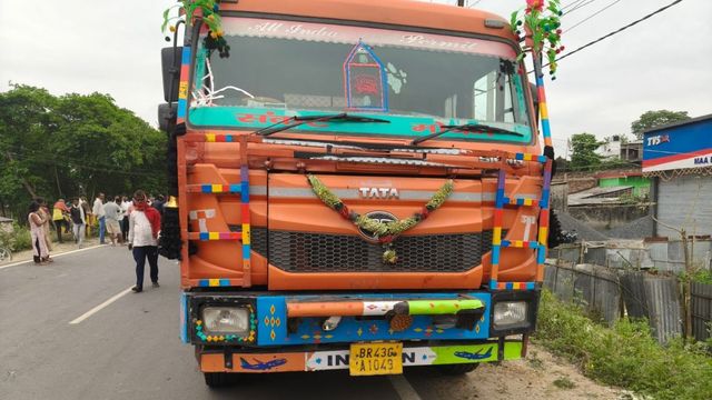 तेज रफ्तार ट्रक ने 30 मीटर तक छात्र को घसीटा, मधेपुरा में कोचिंग जा रहे स्टूडेंट की मौत