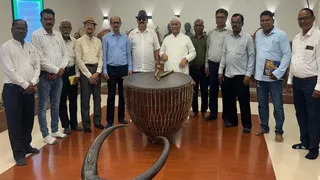 सोनारी स्थित ट्राइबल कल्चर सेंटर में टाटा स्टील फाउंडेशन की बैठक में आदिवासी समुदायों के स्थायी सामाजिक विकास पर जोर। (फोटो: जागरण)