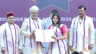 भगालपुर के कहलगांव की जॉली कुमारी ने एमकॉम में जीता स्वर्ण पदक, उपराष्ट्रपति ने किया सम्मानित