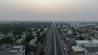शहर में बन रहा फोरलेन एलिवेटेड कॉरिडोर। जागरण