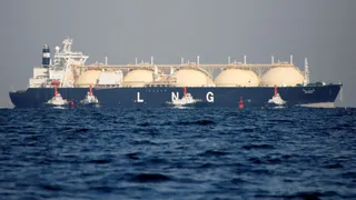 LNG टैंकर ने होर्मुज जलडमरूमध्य को पार किया। (रॉयटर्स)