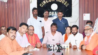 बोकारो सर्किट हाउस में संवाददाता सम्मेलन को संबोधित करते सांसद ढुलू महतो।