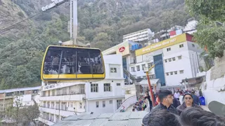 18 हजार श्रद्धालु जयकारों संग पहुंचे मां वैष्णो देवी भवन।