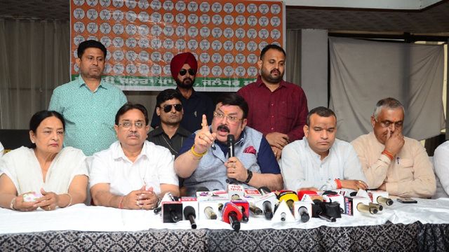 'आप के अधिकतर नेता दूसरी पार्टियों से, क्या वे भी गद्दार?', पंजाब के पूर्व BJP अध्यक्ष का AAP से सवाल
