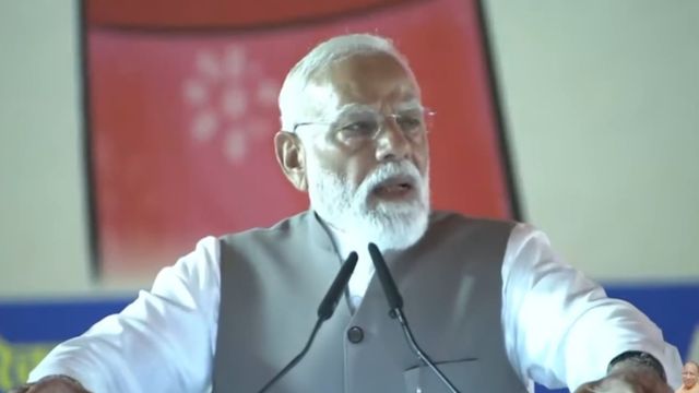 PM Modi Varanasi Visit LIVE : हमारी सरकार देश की नीति-निर्माण में महिलाओं की भागीदारी सुनिश्चित करने के लिए प्रतिबद्ध : नरेन्‍द्र मोदी