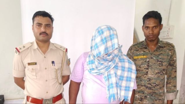 सिमडेगा: एक साल बाद पुलिस के हत्थे चढ़ा गांजा सप्लायर, ओडिशा से गिरफ्तार कर भेजा गया जेल
