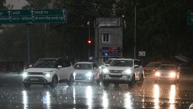लखनऊ में अचानक बदला मौसम, बेटी की आनी है बारात और आंधी में उड़ गया टेंट; खाना भी हुआ बर्बाद
