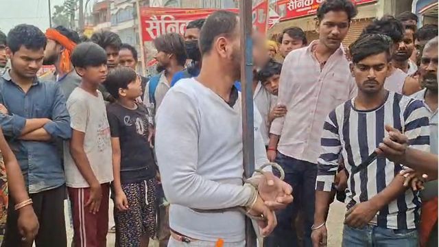 बिहार में रिटायर्ड अधिकारी के बेटे को पोल से बांधकर पीटा, बकरी चोरी के शक में भीड़ की तालिबानी सजा
