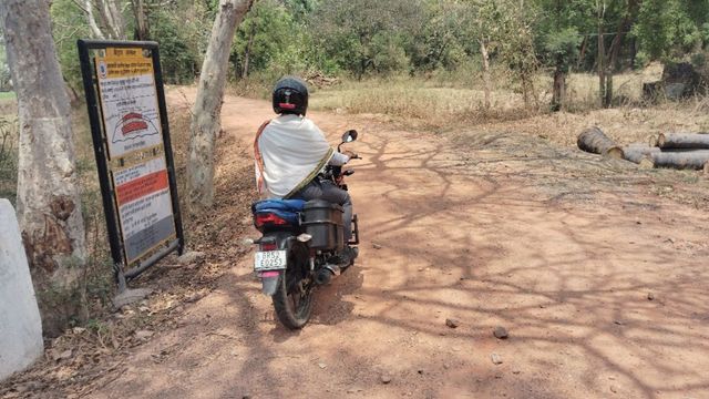 लखीसराय में खोखले साबित हो रहे सड़क निर्माण के दावे, 11 महीने बाद भी ढाई किमी रोड का निर्माण अधूरा
