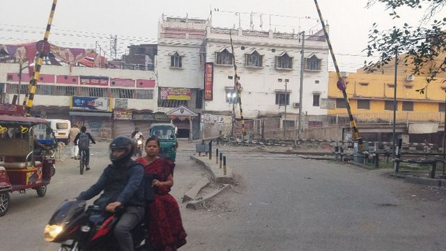 कुछ कदम की दूरी अब 2 किमी! बक्सर में 130 करोड़ का ROB; क्या यात्रियों के लिए बनेगा मुसीबत?

