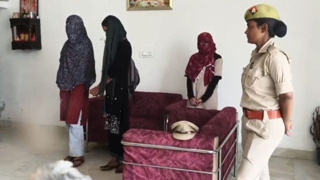 देह व्यापार की सूचना पर सादाबाद पुलिस ने मारा होटल में छापा, कमरों में युवक-युवतियां की हालत देखकर रह गए हैरान
