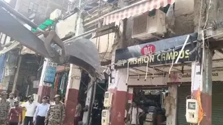 राजा की मंडी में चली जेसीबी।