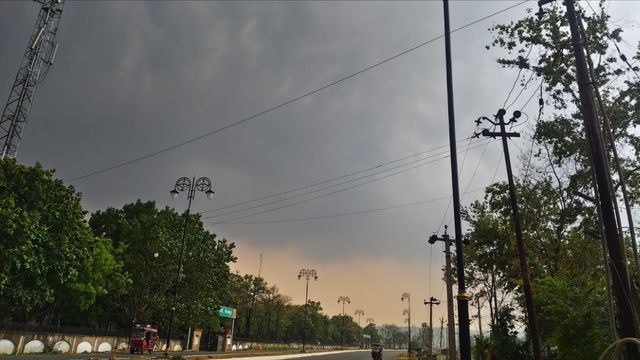 च‍ित्रकूट में मौसम ने ली करवट, तेज हवाओं के साथ हुई बारिश;   रामनगर में आकाशीय बिजली गिरने से एक किसान झुलसा
