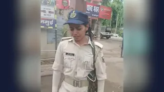 'ए मैडम सुनिए न.. कौन मॉडल है', रवि किशन का FB लाइव में लेडी कॉन्स्टेबल से सवाल (स्क्रीनग्रैब)