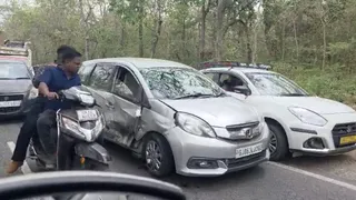 हादसे में कार चालक को आई हल्की चोट. Jagran