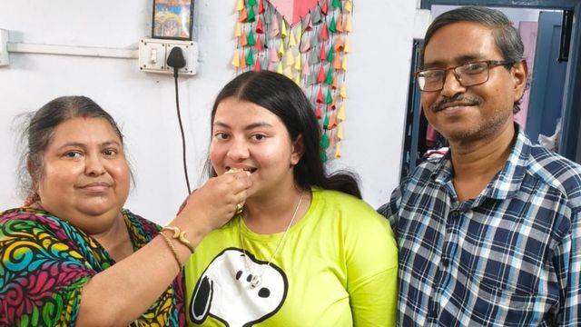 17 KM का सफर, यूट्यूब से सेल्फ स्टडी; ICSE स्टेट टॉपर कौशिकी नासा में करना चाहती हैं काम 
