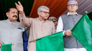 कश्मीर घाटी तक पहुंची वंदे भारत, ऊधमपुर में 2 मिनट का ठहराव बना ऐतिहासिक पल।
